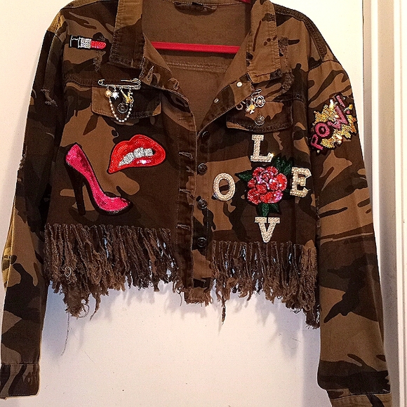 Camo crop jacket with Sequin patches - Picture 1 of 9